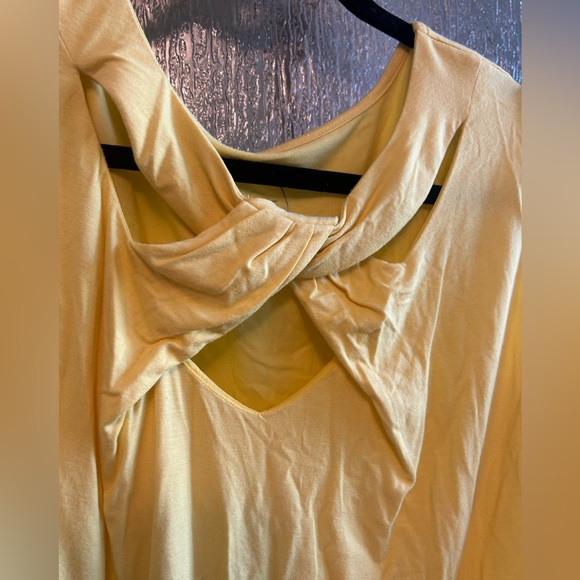 NWOT Yellow International Concepts Sleeveless Blouse - Picture 3 of 9